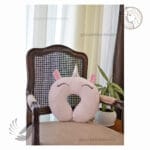 بالشت دور گردنی فانتزی طرح تکشاخ صورتی