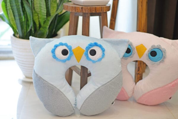 بالشت دورگردنی فانتزی طرح جغد دانا