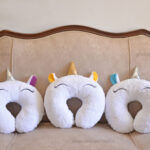 بالشت دور گردنی فانتزی طرح تکشاخ سفید