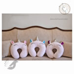 بالشت دور گردنی فانتزی طرح تکشاخ صورتی