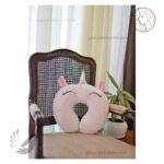 بالشت دور گردنی فانتزی طرح تکشاخ صورتی