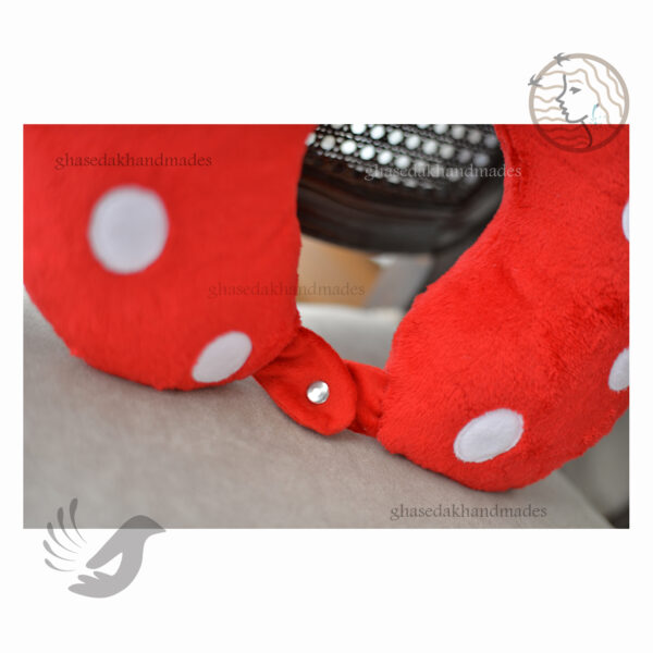 بالشت دور گردنی فانتزی طرح توت فرنگی