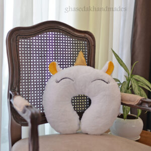 بالشت دور گردنی فانتزی طرح تکشاخ سفید